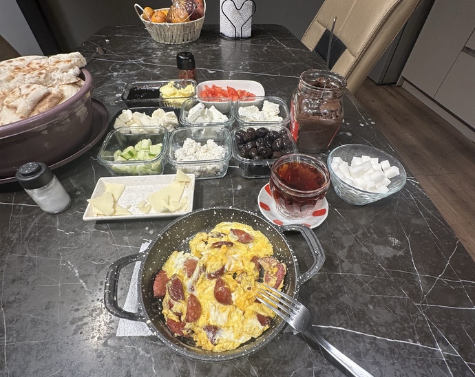 Kahvaltıda sucuklu yumurta severmisiniz?