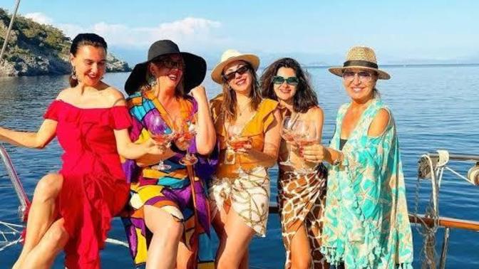 Eşinizden ayrı tatile çıkar mısınız veya o teklif etse cevabınız ne olurdu?