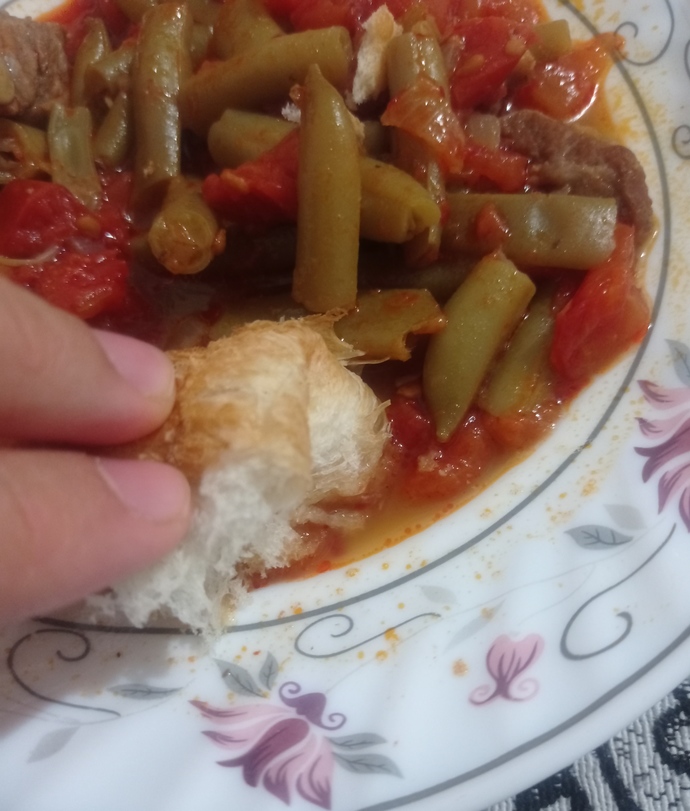 Yemeğin suyuna ekmek banmak kabalık mı?
