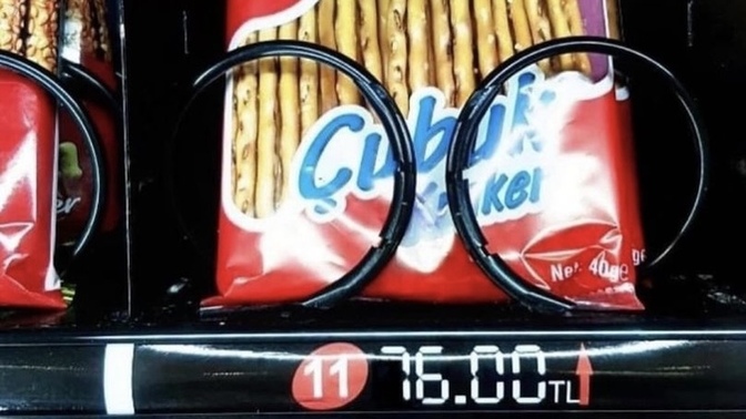 İstanbul Sabiha Gökçen’de çubuk kraker 76 TL oldu, savaşta mıyız 💸 ?