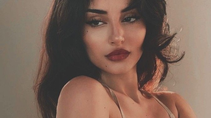 Size göre güzel kadınlar erkekleri aptallaştırıyor mu?