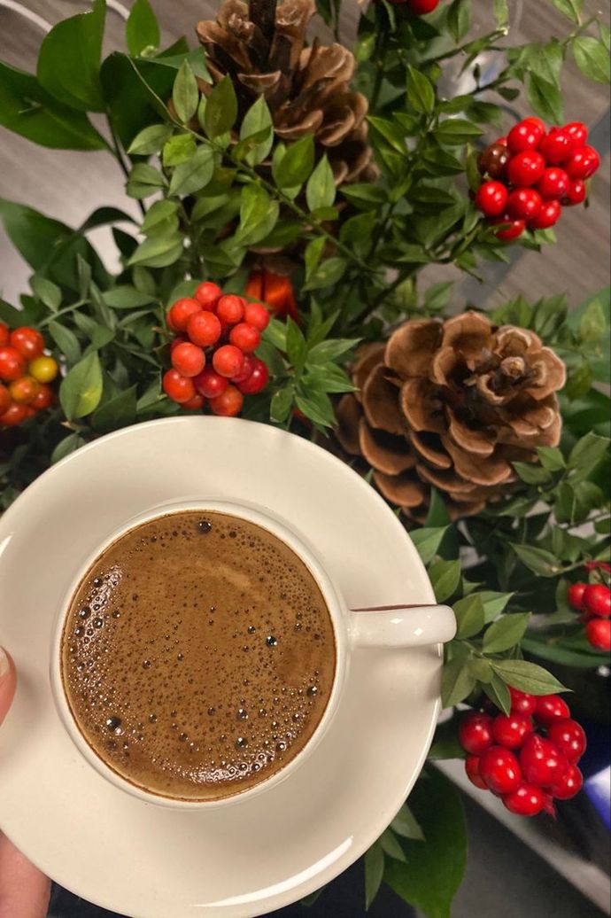 boş ver onlar kokina &ccedil;i&ccedil;eğine ihtiya&ccedil; duysunlar benim senin kokina ihtiyacım var🖤