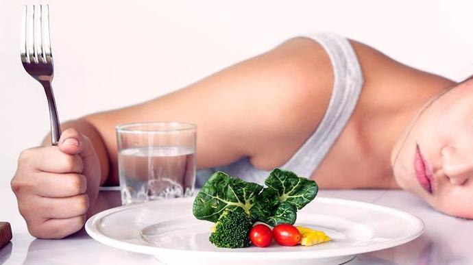 Misafirlikte sevmediğin bir yemek ikram edilince ayıp olmasın diye yiyor musun?