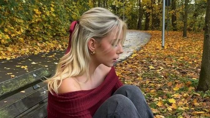 Eski sevgilimle kıskançlık sebebi ile ayrıldık 1 yıl sürdü ilişkimiz ve ayrılır ayrılmaz 1 ayda sevgili yaptı, bu olayı nasıl aşarım?