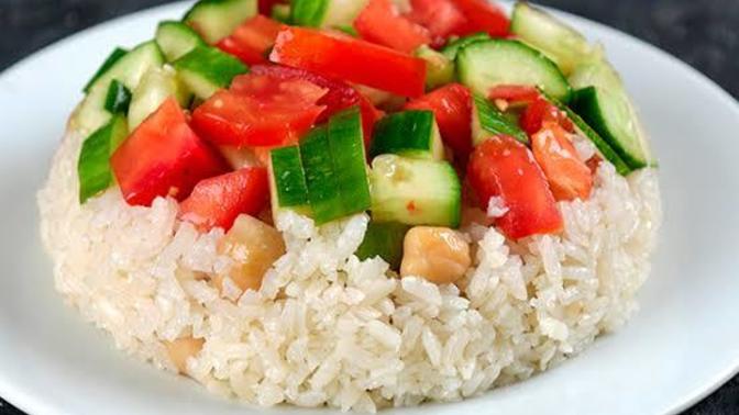 Pilav üstü salata sever misiniz?