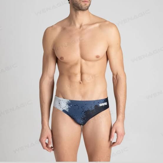Kızlar erkeklere bikini yakışır mı?