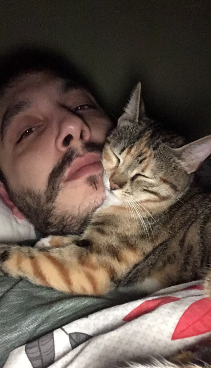 Biri bunun nasıl uyuyacağını söylese benşde uyutmuyooooo?