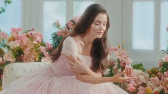 Hande Erçel'in paylaşımından sonra Suudi parfüm markası Laverne, oyuncunun anlaşmasına son vermiş. Ne düşünüyorsunuz?