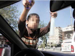 Trafikte araba camı silen çocukların gerçekten paraya ihtiyacı olduğunu düşünüyor musunuz?