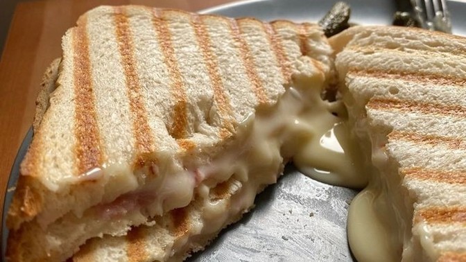 Tosta salça sürülür mü?