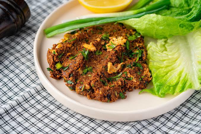 Çiğ köftede yumurta güzel oluyor mu?