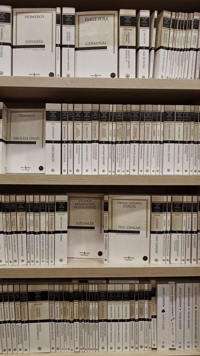 Okuyup beğendiğiniz ve okunması gerektiğini düşündüğünüz kitap önerileriniz var mı?