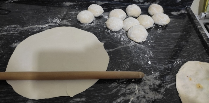 Ev yapımı kıymalı börek yaptım nasıl görünüyor, daha önce yediniz mi?