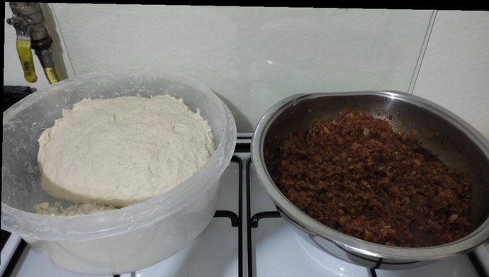 Ev yapımı kıymalı börek yaptım nasıl görünüyor, daha önce yediniz mi?