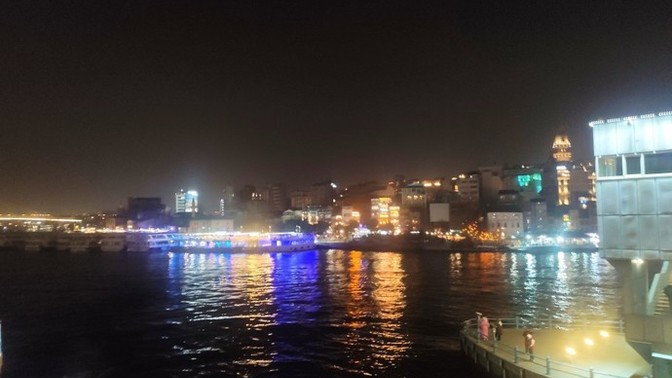 Yeni yıla tek başıma giriyorum. Canım çok sıkkın bu yüzden?