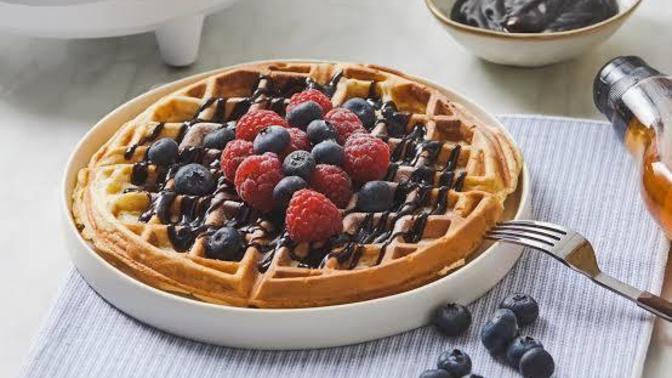 Yılın ilk kahvaltısında waffle ve pasta var🥳Bu ikiliden hangisini yemeye doyamazsın?