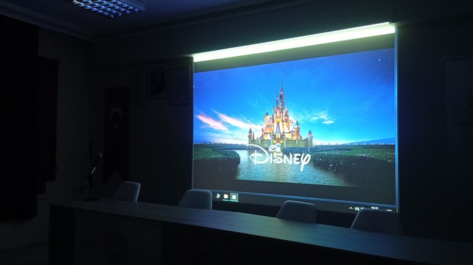 Film veya dizi izlemek için ortamın illa karanlık mı olması lazım?