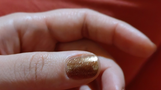 Gold simli ojeyle hangi renk güzel olaaar sizce 🤔?