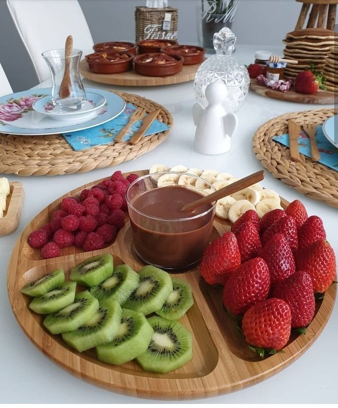 Meyveleri çikolataya banıp yemeyi sever misin?