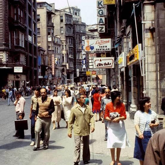 İstanbul'da cekilen bi foto twitter de paylaşılmış dikkatinizi ceken sey nedir?