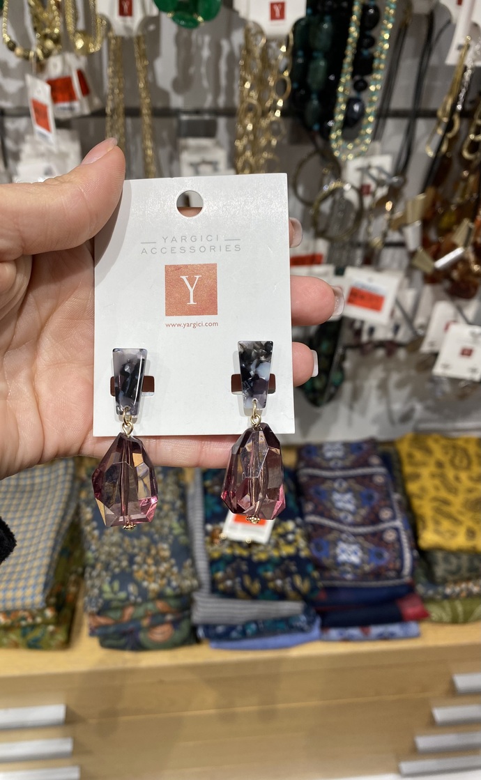 Bu küpelerden hangisini alayım?