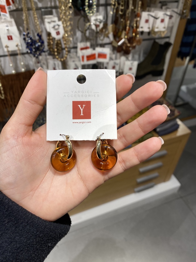 Bu küpelerden hangisini alayım?