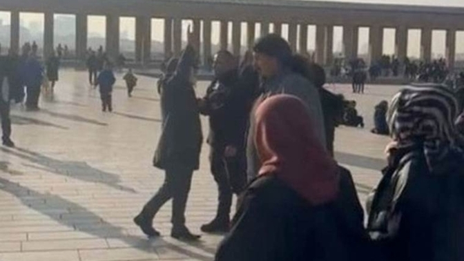 Anıtkabir' şeriat gelecek lanet olsun cumhuriyete diyen şahıs hakkında ne düşünüyorsunuz?