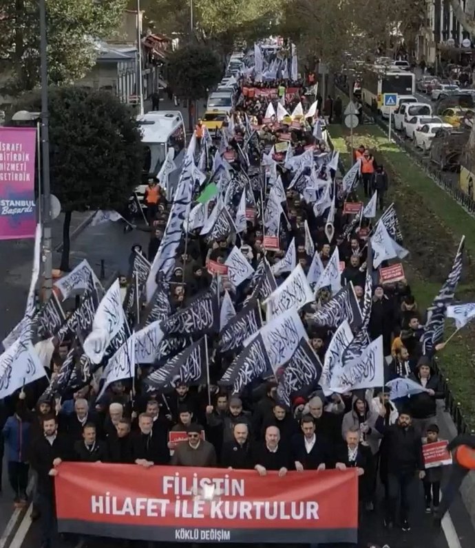 Hilafet pankartı açanlara neden inceleme başlatılmıyor?