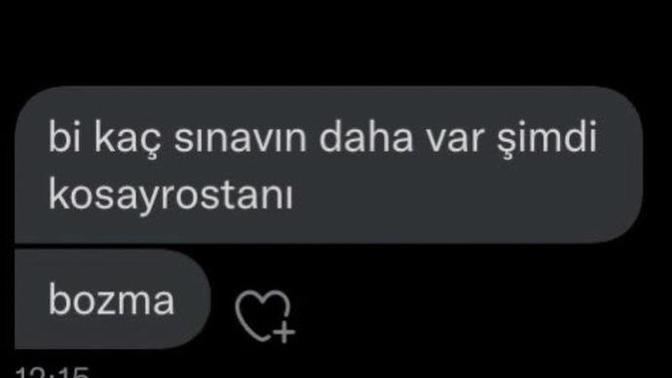 Sanki yazdığı kelimeler 10 yaşındaki çocuk gibi geliyor. Birisiyle konuşurken kelimeleri nasıl yazdığına dikkat eder misiniz? 