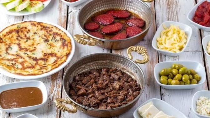 Kokusundan rahatsız olan, midesi bulananlar var! Peki siz kahvaltıda et yiyebiliyor musunuz?