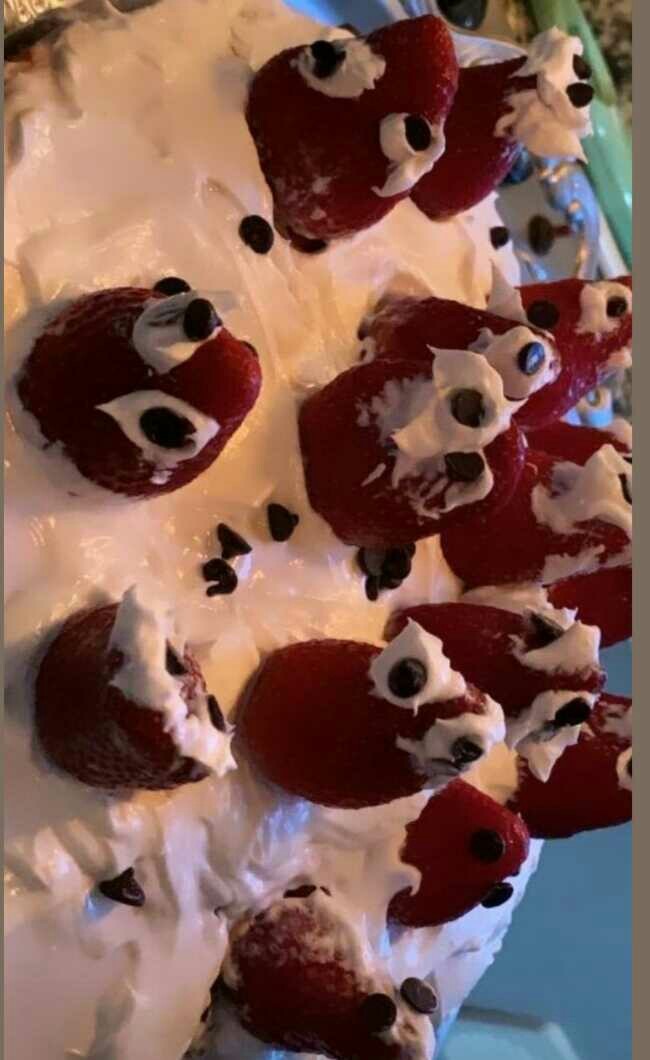 Pasta yapayım dedim ama bunlar pasta süslerinden çok zombiye mi benzemiş?