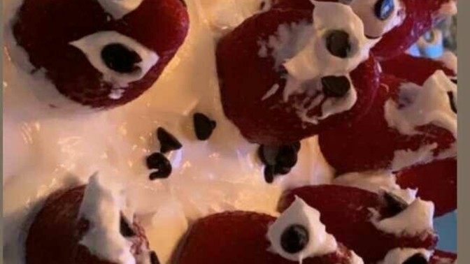 Pasta yapayım dedim ama bunlar pasta süslerinden çok zombiye mi benzemiş?