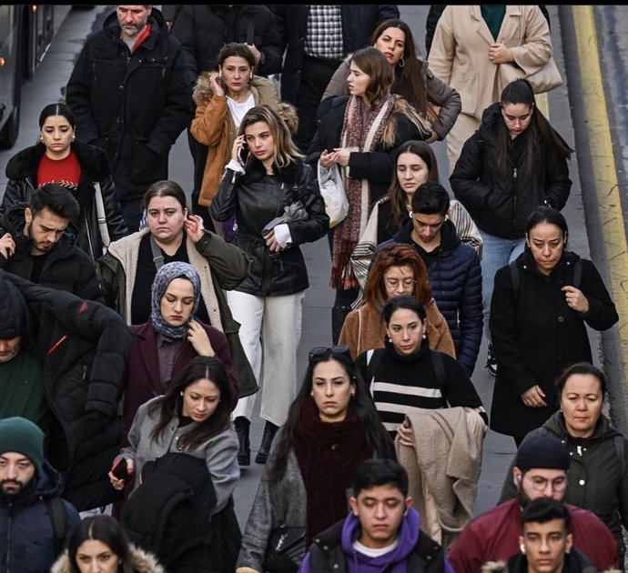 İstanbulda yeni yılın ilk iş günü! Ülkede mutlu kimse kalmadı mı?
