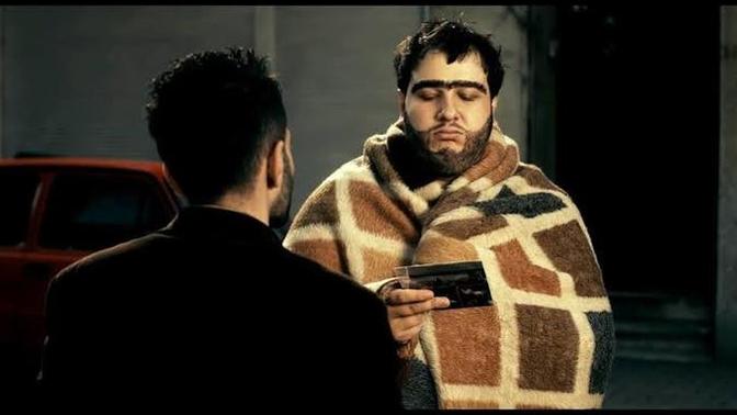 Evden çıkmadan tüm gün battaniyeye sarılıp izleyebileceğiniz o film/dizi nedir?