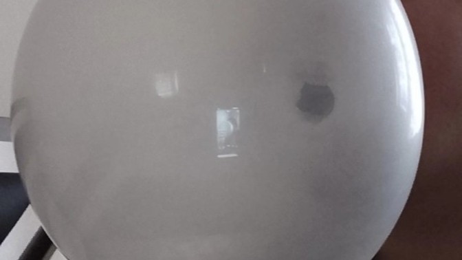 Ayna ayna söyle bana var mı benden daha haşmetli sakız şişirebilen bu dünyada?
