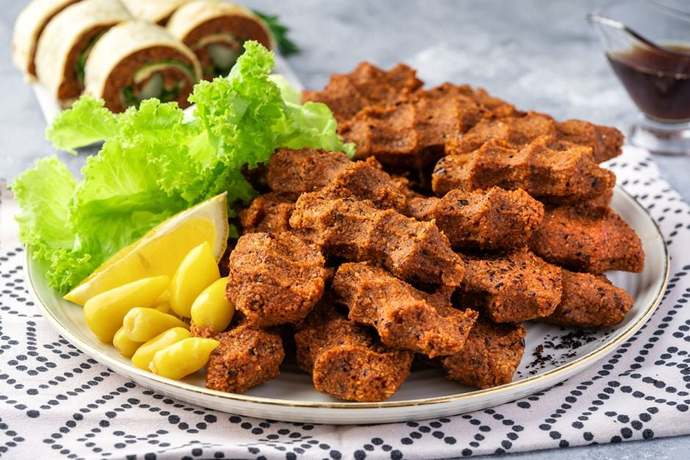 Çiğ köfte mi yoksa mercimek köftesi mi?