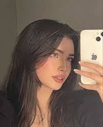 Güzellik olarak 7/10 ama diksiyon olarak kötü birine şans verilir mi?