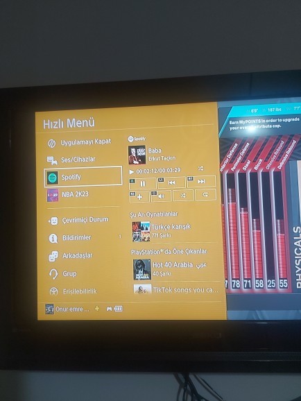 Şu an kimi muzik dinliyor musunuz dinliyorsanız kimi?