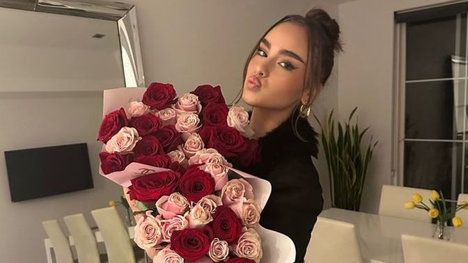 Bana niye hiçbir erkek kırmızı gül buketi almadı?