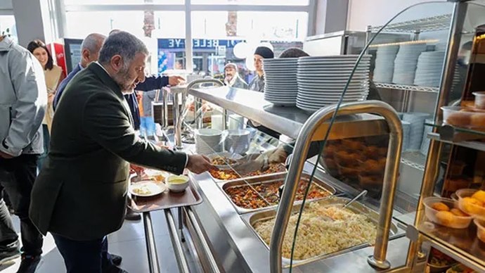 Buca Belediye lokantası 4 çeşit yemeği öğrencilere 45 TLye sattığını duyurdu! Yaşadığınız ilde ucuz yemek yiyebiliyor musunuz?