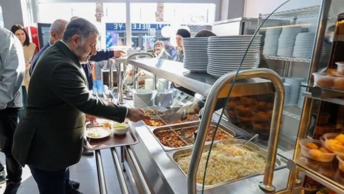 Buca Belediye lokantası 4 çeşit yemeği öğrencilere 45 TL'ye sattığını duyurdu! Yaşadığınız ilde ucuz yemek yiyebiliyor musunuz?