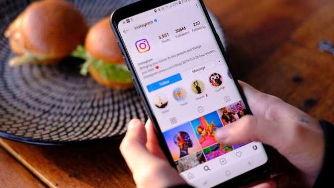 İnstagram biyografisine kızlar niye U harfi koyar?