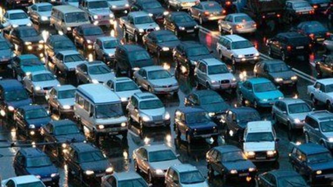 Çok trafik var ya, dayanılmaz oluyor bazen. Öyle değil mi?