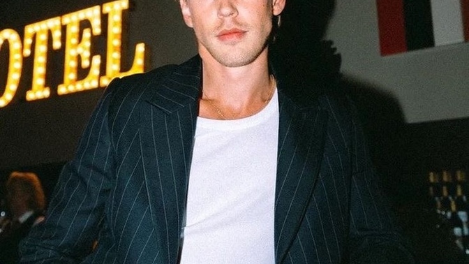 Bu adam çooooooooooookkkk yakışıklı değil mi ya da çok mu babyface?