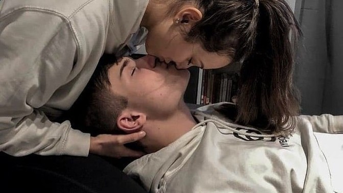 Sevip de kavuşamamak, özleyip de konuşamamak aşk mıdır?