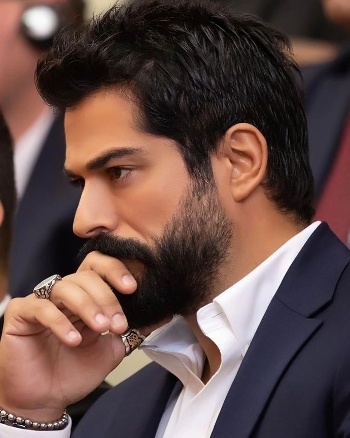 Erkeklerin yüzük, bileklik, kolye takmaları konusunda ne düşünüyorsunuz?