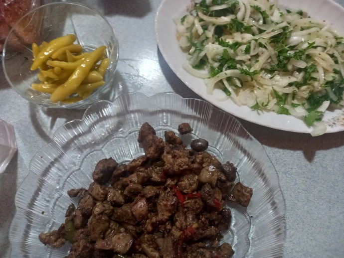 25 yaşındayım ve 1 aydır ilk kez yeni yeni yemek yapmayı öğreniyorum , yaptığım yemekler bunlar , sizce yeteneğim var mı ☺️😊?