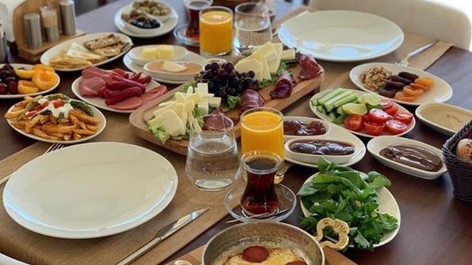 Kahvaltıyı hazırlayan mısın, hazıra konan mısın?