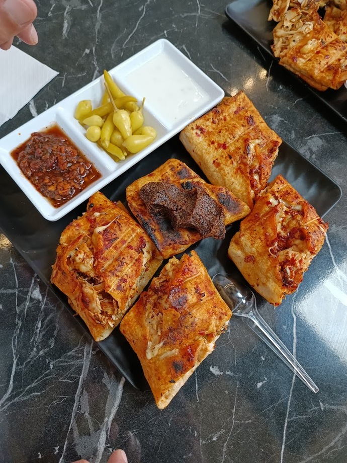 Çiğ kofteli tavuk döner yapan bir mekana denk geldim! Tavuk döner çiğ kofteli olur mu?