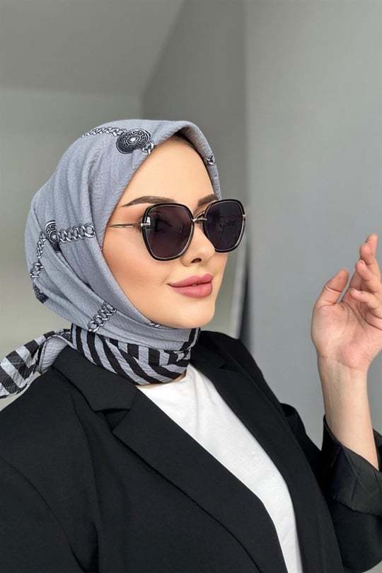 Eşarplardan hangisi daha güzel?